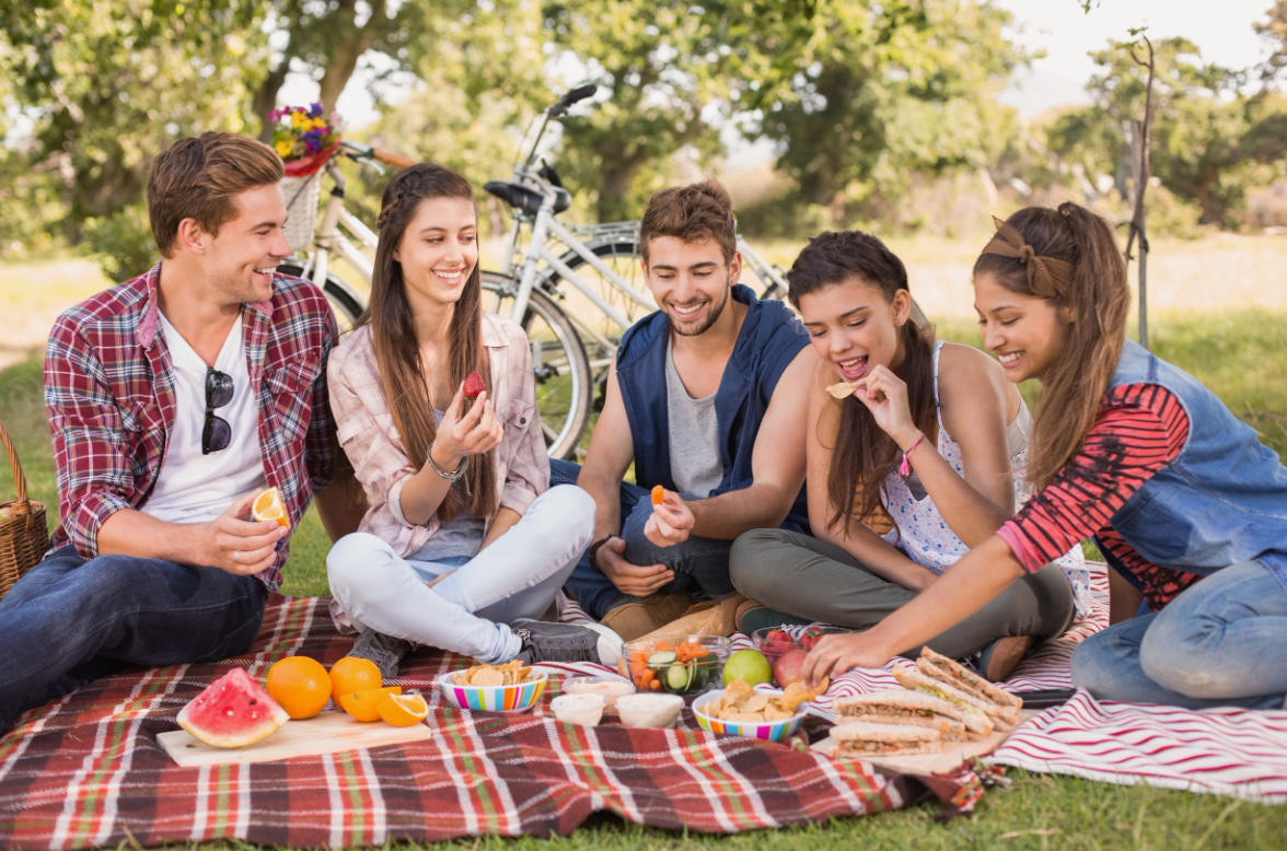 What to Wear at a Best Picnic Outfit for Women & Men in 2024