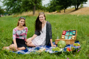 What Can Women Wear to a Picnic?